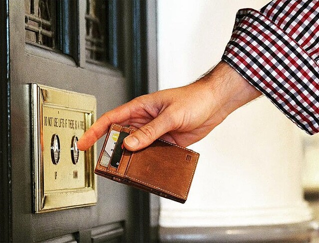 お札が瞬間移動する不思議なミニ財布「マジックコインウォレット」