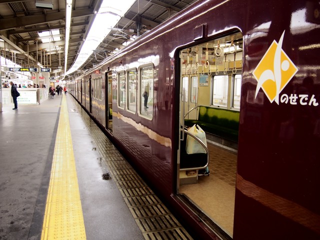 阪急宝塚線、日中に特急が走らない理由 神戸本線や京都本線と異なる独特の路線環境がネック