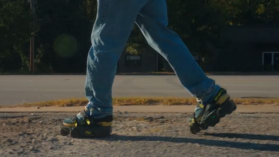 歩行速度を250％アップさせる靴「Moonwalkers」が登場、実際に履いて歩いてみたレビュー動画も公開中