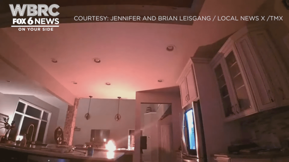 iPhone4がキッチンで発火する様子をスマートホーム製品が撮影