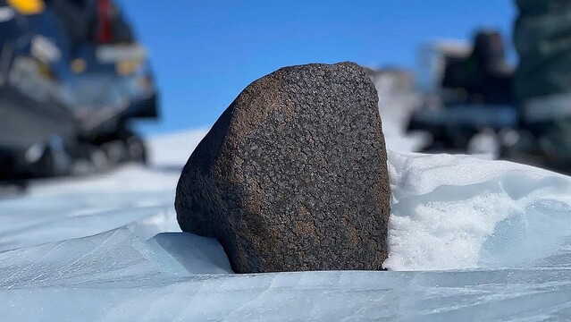 南極で8キロ近い隕石が見つかる