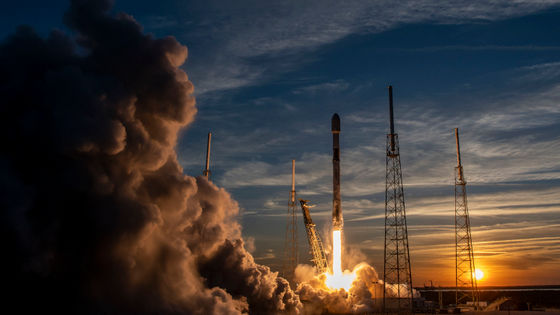SpaceXが従来の4倍もの高速通信が可能な第2世代Starlink衛星「V2 Mini」の打ち上げに成功したことを発表
