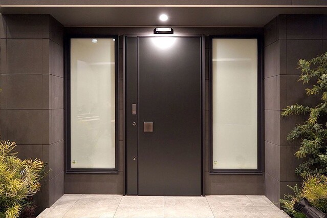 玄関ドアが自動ドアに？ スマホと連携、LIXILの次世代玄関ドア「XE」とは