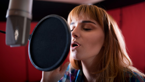 声優に「録音した音声でAIに合成音声を生成させることを認める」契約を迫るケースが増加、声優や組合からは反対の声