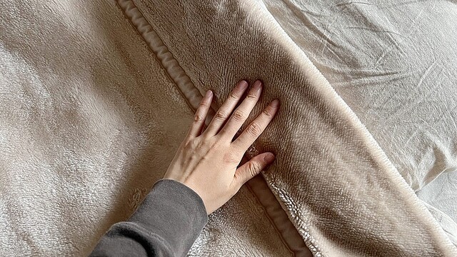 ユニクロの「ヒートテック毛布」で朝までぬくぬく眠れるようになった