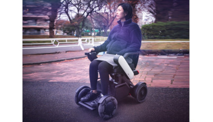 電動車椅子「WHILL」は未来を切り拓くの近距離モビリティ 妊婦の妻が実際に使ってみた