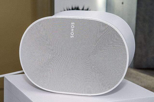 空間オーディオ対応のSonos新スマートスピーカー「Era 300」、無線リアにも