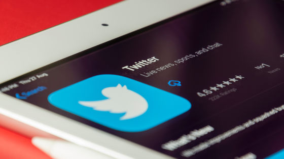 TwitterがAWSの支払いを長期間拒否したためTwitterへの広告費を差し控えるとAmazonから脅される羽目に、さらにTwitter自体は売上高と収益が40％減と報じられる