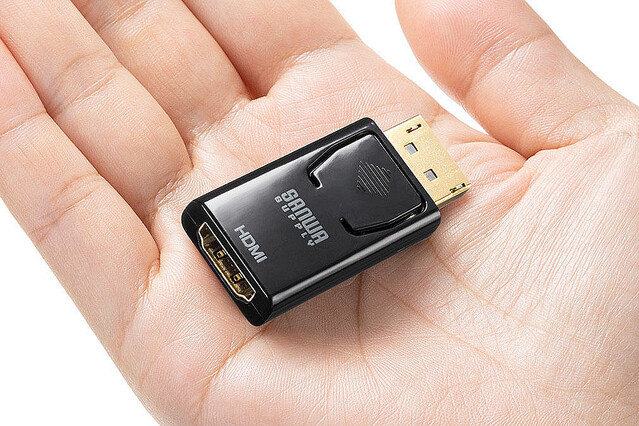 DisplayPortをHDMIにする変換アダプター 親指サイズで小型軽量、4K/60Hz対応