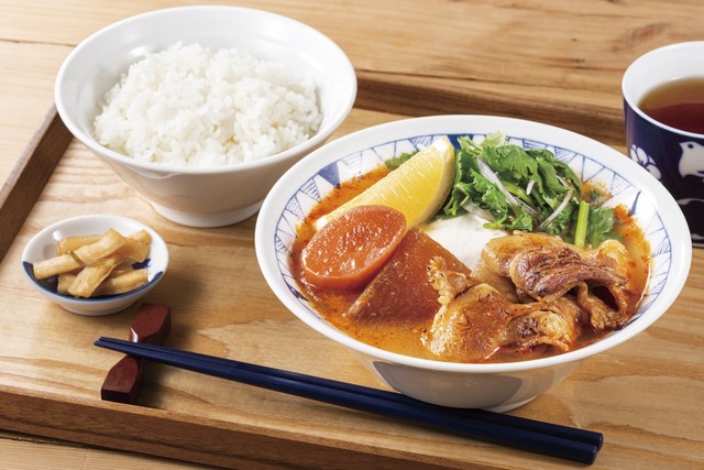 日本とタイの定番が融合、意外な相性に驚き！ごちとん「麦味噌のトムヤム豚汁定食」
