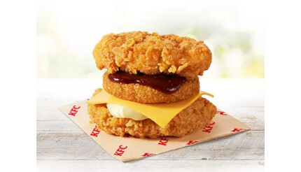 KFC、まさかのバンズ代わりに2枚の肉で挟んだ「凄肉（すごにく）」登場