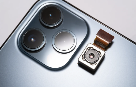 シャープ、iPhone16シリーズでカメラモジュールサプライヤーから離脱か