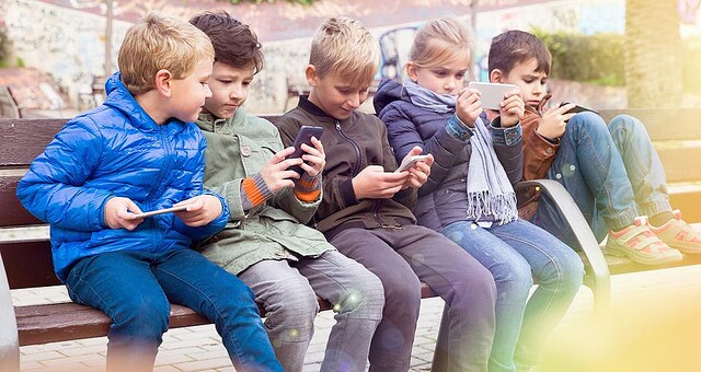 アメリカ心理学会「子どもがコレしたらソーシャルメディア利用を見直そう」