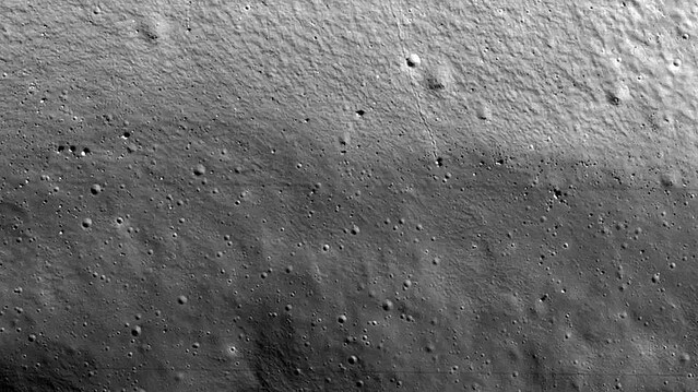 NASAの超高感度カメラが捉えた月の永久影