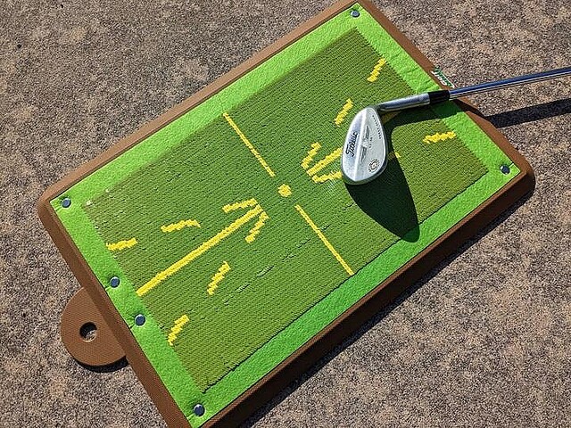 ディボット跡からスイング癖を把握するゴルフ練習器具「DIVOT DADDY PRO」の使用感をチェック