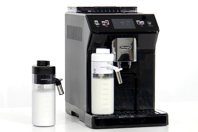 デロンギ全自動コーヒーマシンの新作「エレッタ エクスプロア」、冷たいミルクメニューも作れるように！