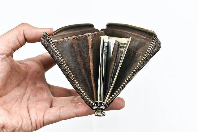 一万円札が折らずに入る！1.3cmの薄さの整理整頓革財布「TIDY SLIM」