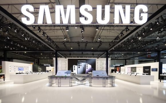 Samsung、Appleに対抗しソウルの江南エリアに旗艦店をオープン