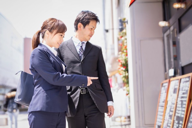 【物価上昇の影響が…】約4割の会社員が「ランチ代が減った」 平均額は400円…食べない人も激増