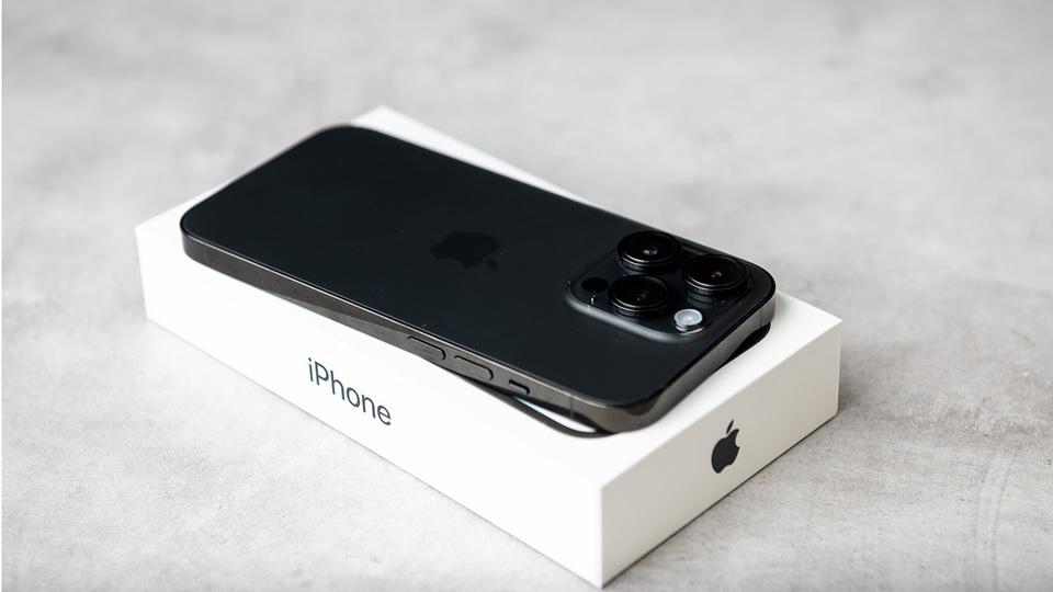 iPhoneって年収の何パーで買えるの？