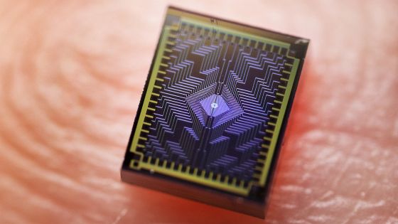 Intelが12量子ビットの量子コンピューターチップ「Tunnel Fall」を発表