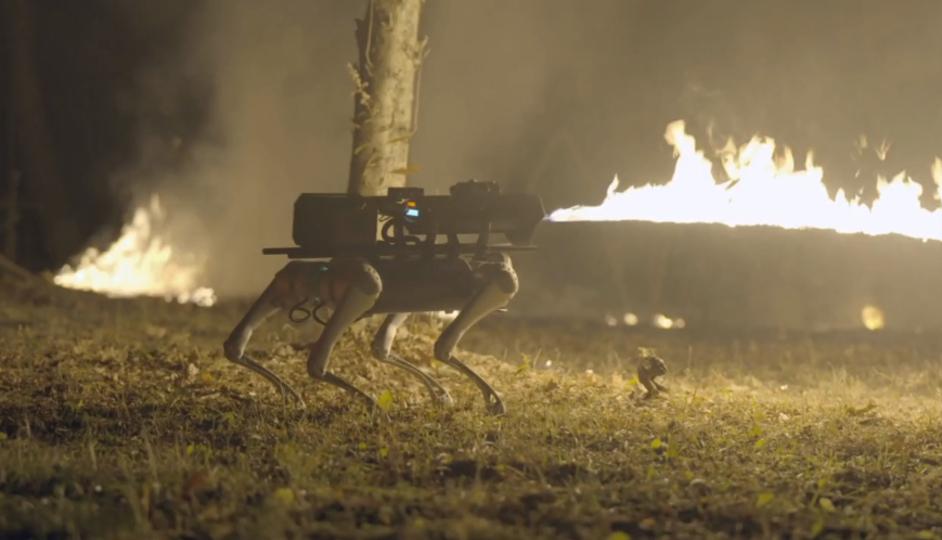 スゲー強そう。 ロボット犬に背負わせる火炎放射器が誕生