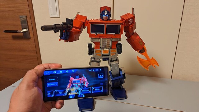 Robosen「エリートオプティマスプライム」レビュー 「トランスフォーマー」G1シリーズのコンボイを忠実に再現した完全自動変形ロボット