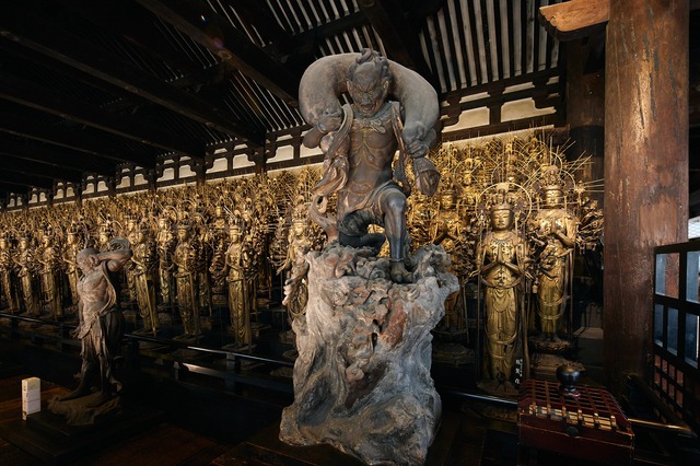 日本の仏教建築の傑作！千手観音を中心に1001体の仏像が祀られている「三十三間堂」【そうだ 京都、行こう。】