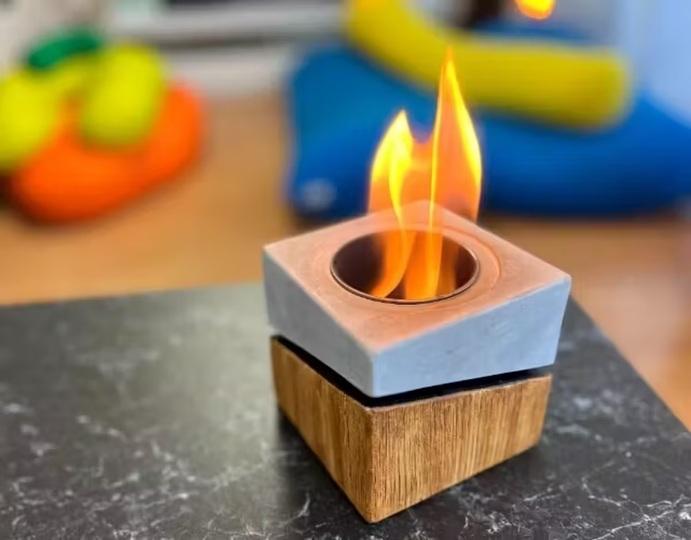 簡単な調理もできる手のひらサイズの焚火台「Fire Therapy」