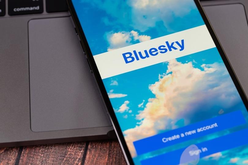 Twitter混乱の影響で次世代SNS「Bluesky」のトラフィック激増、新規登録一時停止も