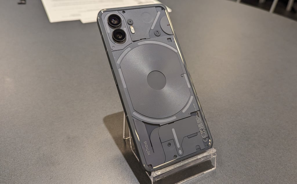 Nothingが透明スマホ新モデル「Nothing Phone (2)」を発表 Snapdragon 8＋ Gen1搭載のプレミアムモデルながら価格は7万9800円から