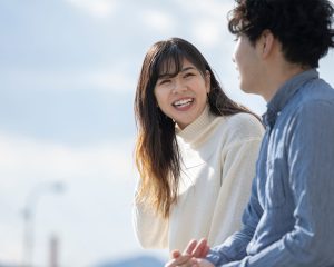 「女性がいつの間にか好意を抱いてしまう男性」に共通している3つの言動