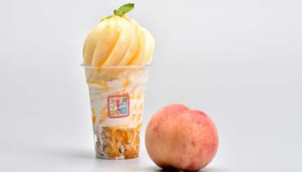 夜アイス専門店「月曜からアイス」で夏季限定の「極上丸ごと桃アイス」、名産地から直送