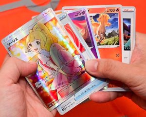 山梨県警「ポケカに輪ゴム」で批判殺到。“キズはNG”という転売ヤー目線が常識となったポケカブームの末路