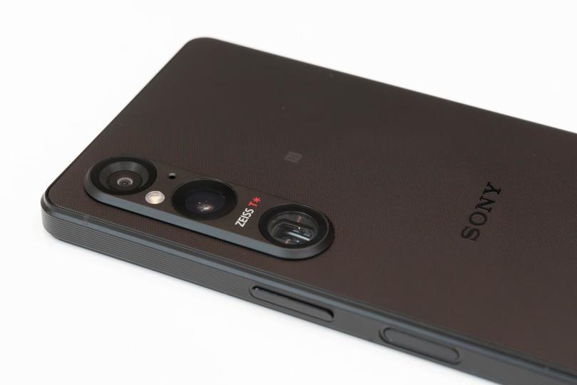 ソニーが作ってるかも。まさかの折りたたみスマホ「Xperia Flip」