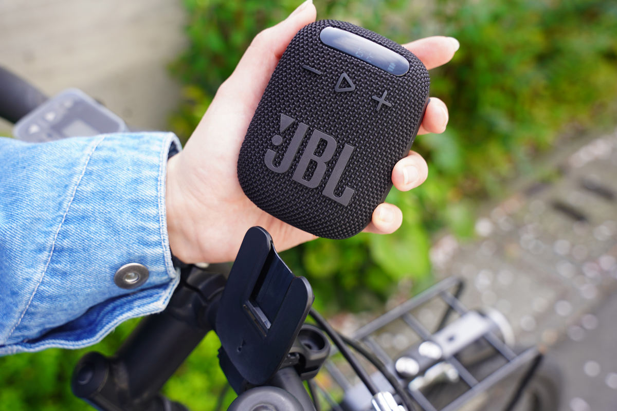 JBL、自転車・バイクハンドルに装着できるポータブルスピーカー「WIND 3」