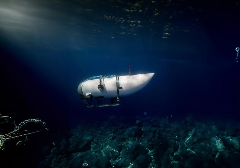 タイタニック潜水艇と難民船沈没で思う、宇宙＆深海ツアーの難しさ