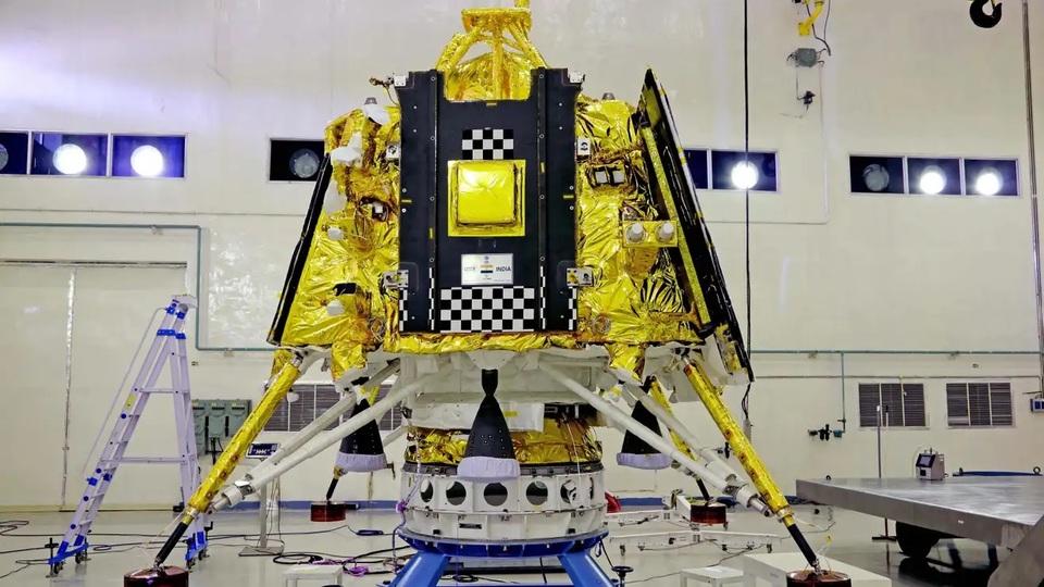インドが月探査機を打ち上げ。成功すれば「月面着陸した4番目の国」に