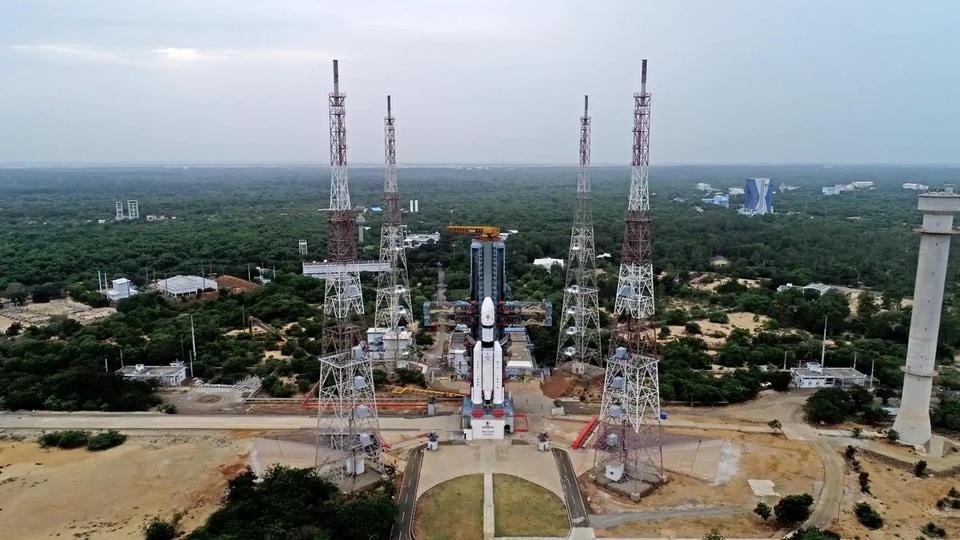着陸は8月23日の予定｡インドの探査機が月周回軌道投入に成功