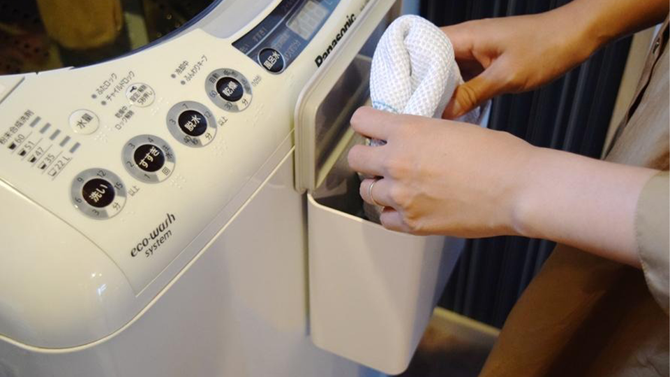 フィットする心地よさ。山崎実業の「マグネット収納」が洗濯機にぴったりな理由