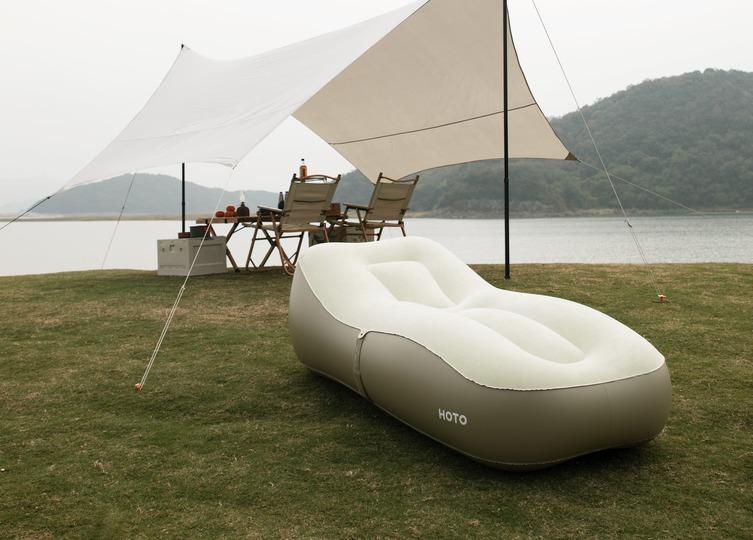 自動で膨らむ手間いらずの快適エアソファ「HOTO AIR SOFA」