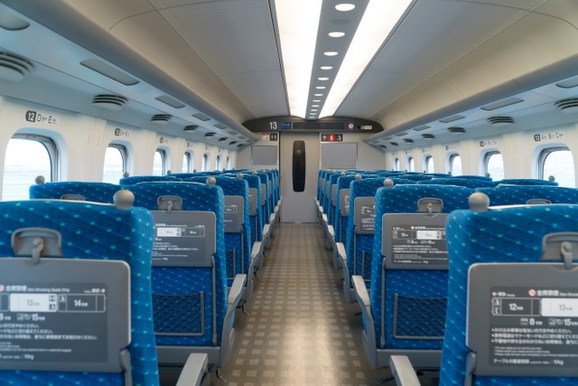 「新幹線のエアコンも送風のみになると臭い」!? 停電で緊急停止してわかったこと…東海道新幹線の乗客の投稿が話題に