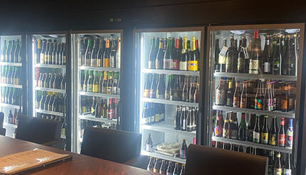 「カフェ レンベーク」が名古屋市千種区に移転、400種類以上のベルギービールが味わえる！