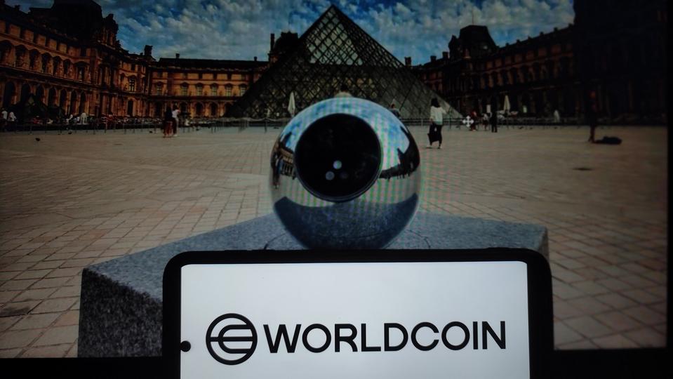 壮大な目標を掲げる「Worldcoin」リリースから1カ月、仮想通貨の価値は？