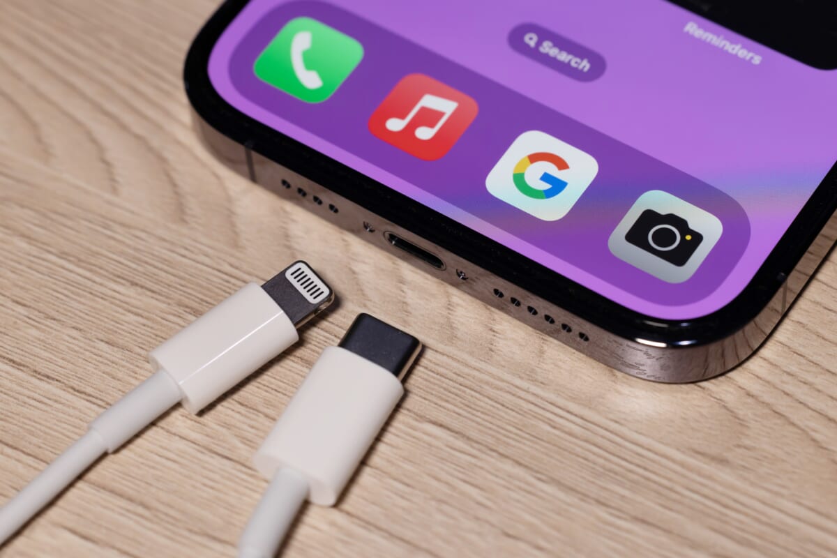 アップルはiPhone 15へのUSB-C採用を笑顔で発表？しかし社内では懸念がありそう