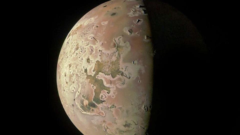 木星の月「イオ」の過去イチ鮮明な画像