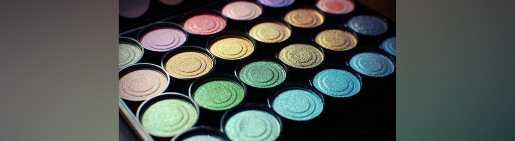 FDA 、アイメイク業界を揺るがす規制のMoCRAを発表：米国の美容業界を規制するための80年以上ぶりの動き