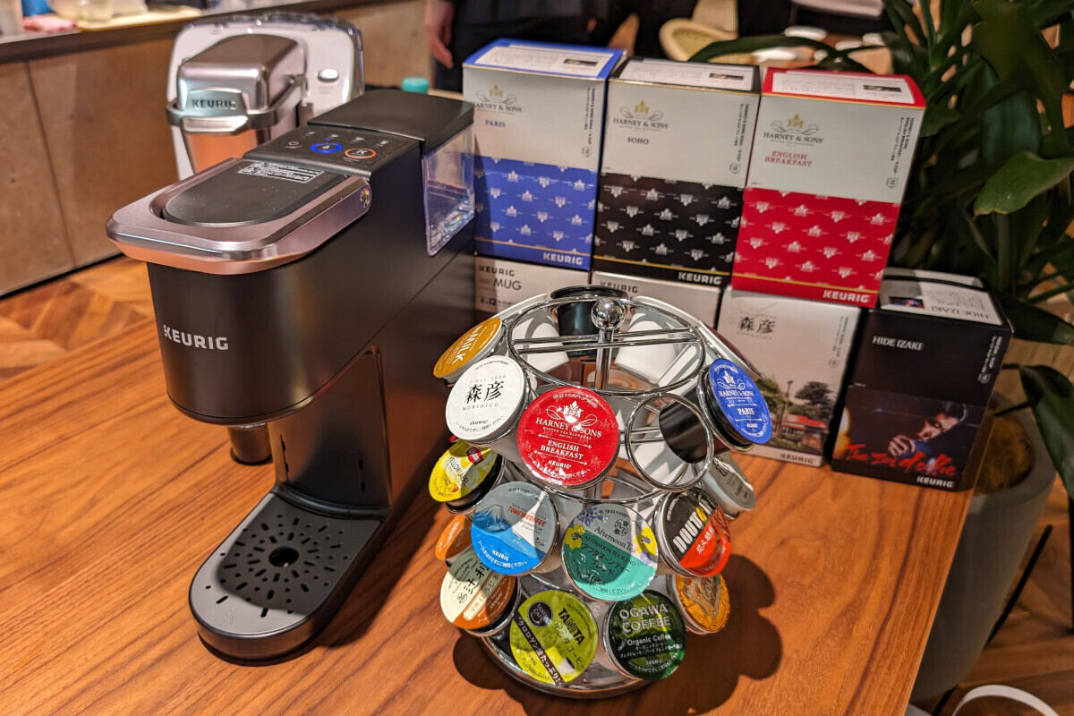 幅10cmで設置しやすい「KEURIG」の新型コーヒーマシンを体験、お茶のカプセルも充実