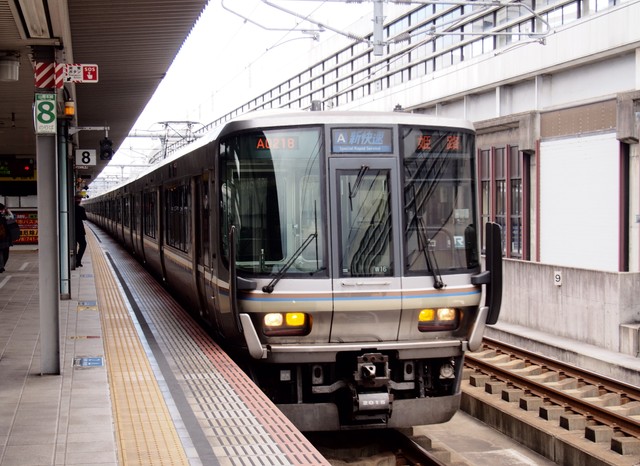 京阪神を速達…俊足ぶりが話題の新快速、滋賀県内で「停車駅急増」の謎 それでも関東の快速列車と比較してみると…