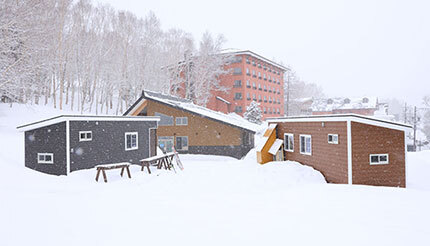 志賀高原スキー場にトレーラーハウスがオープン、ドアを開ければすぐにゲレンデ